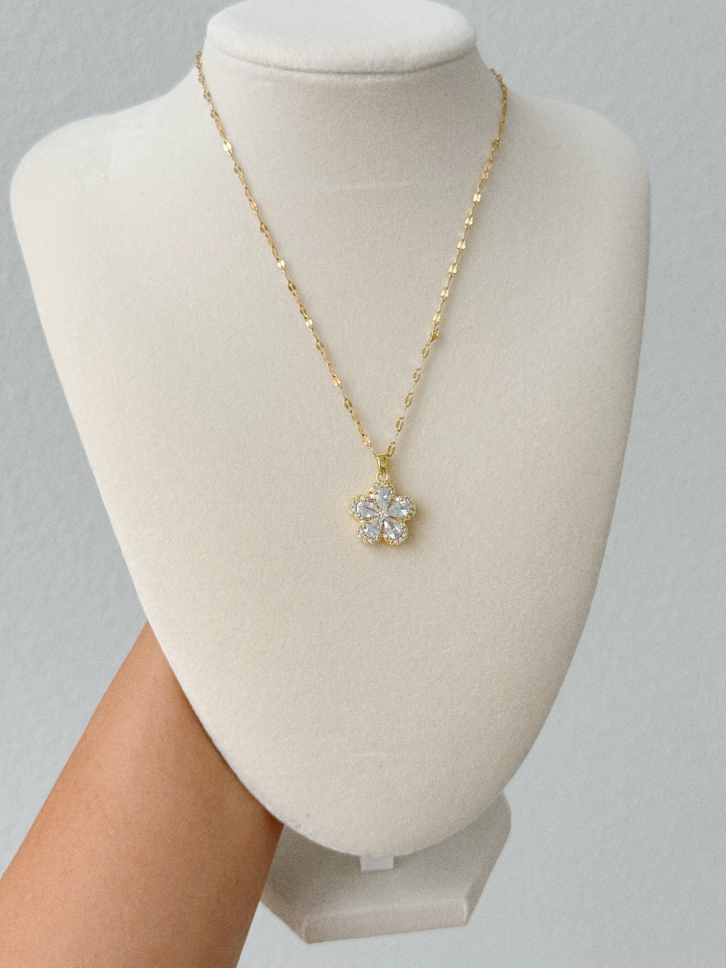 GINA NECKLACE