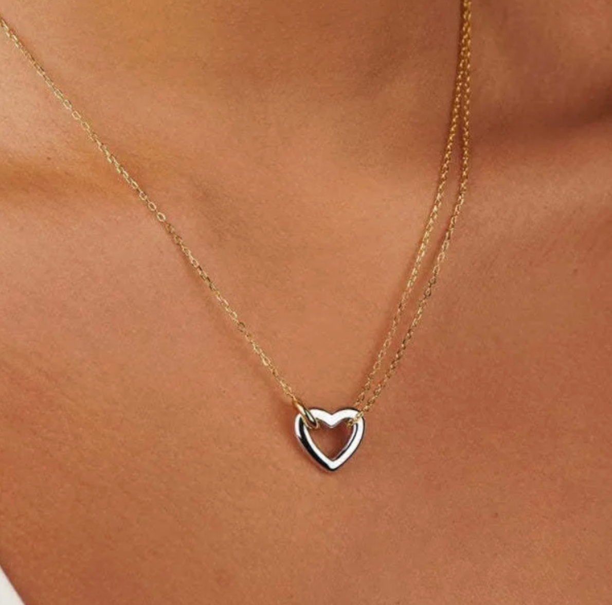 SILVER HEAR NECKLACE